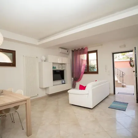 La Casetta Di Chiara Bed & Breakfast 4*